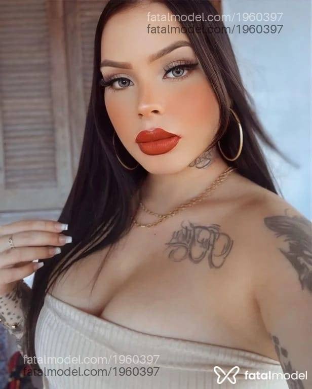 Acompanhante mulher morena (o) de olhos azuis - Bruna Verassi