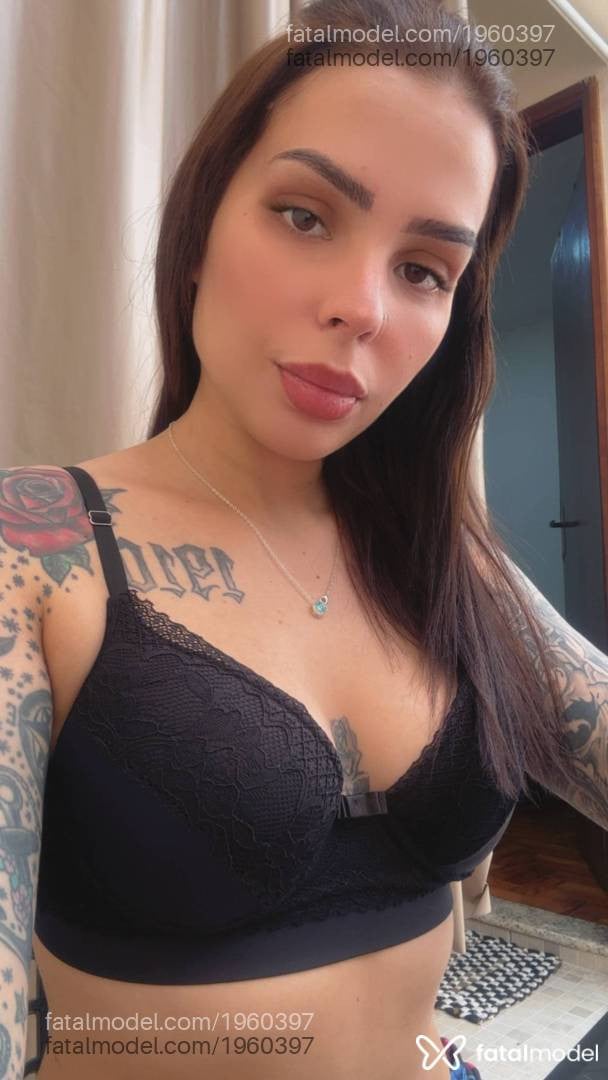 Acompanhante mulher morena (o) de olhos azuis - Bruna Verassi