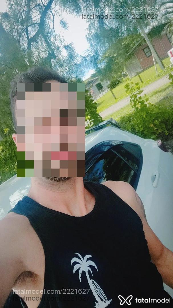 Acompanhante homem com cabelo castanho de olhos verdes - Davidmacetti