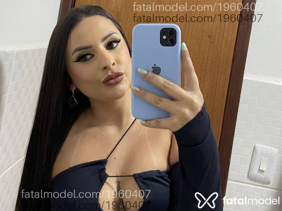 Acompanhante mulher com cabelo castanho de olhos castanhos - Flávia