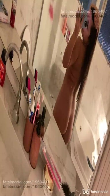 Acompanhante mulher com cabelo castanho de olhos castanhos em Florianópolis Acompanhante mulher com cabelo castanho de olhos castanhos em Florianópolis - Flávia