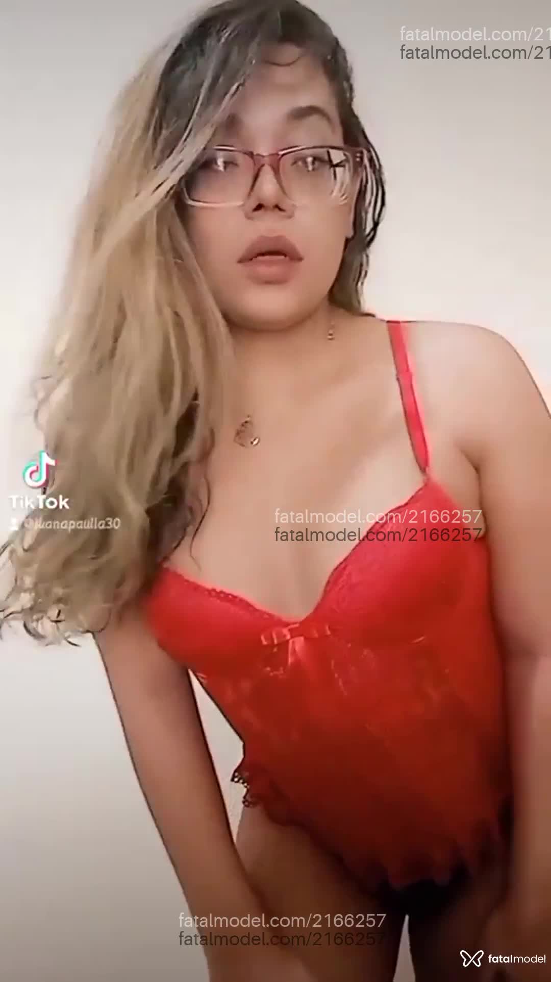 Acompanhante mulher trans com cabelo castanho de olhos mel em Itaguaí - Larisinha
