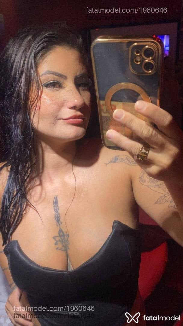 Acompanhante mulher com cabelo castanho de olhos verdes em Navegantes - Sara