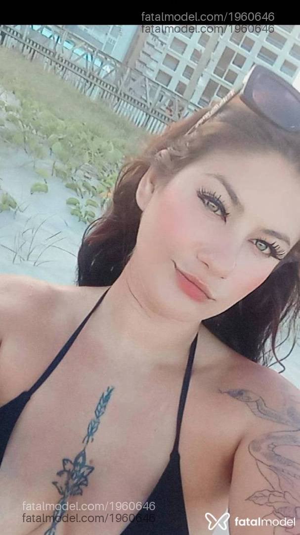 Acompanhante mulher com cabelo castanho de olhos verdes em Navegantes - Sara