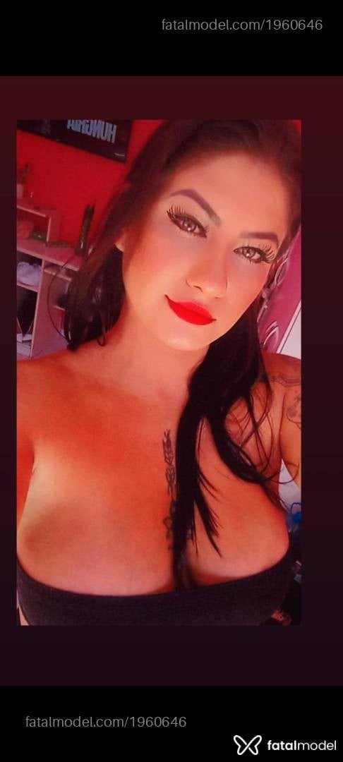 Acompanhante mulher com cabelo castanho de olhos verdes em Navegantes - Sara
