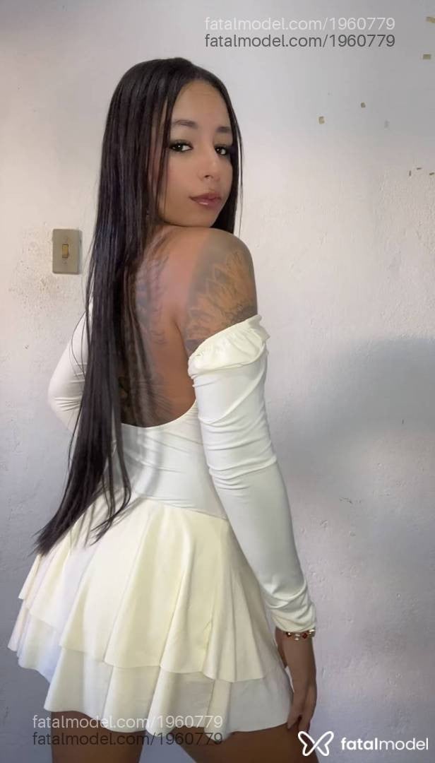 Acompanhante mulher com cabelo castanho de olhos castanhos - Larissa Emanoelly