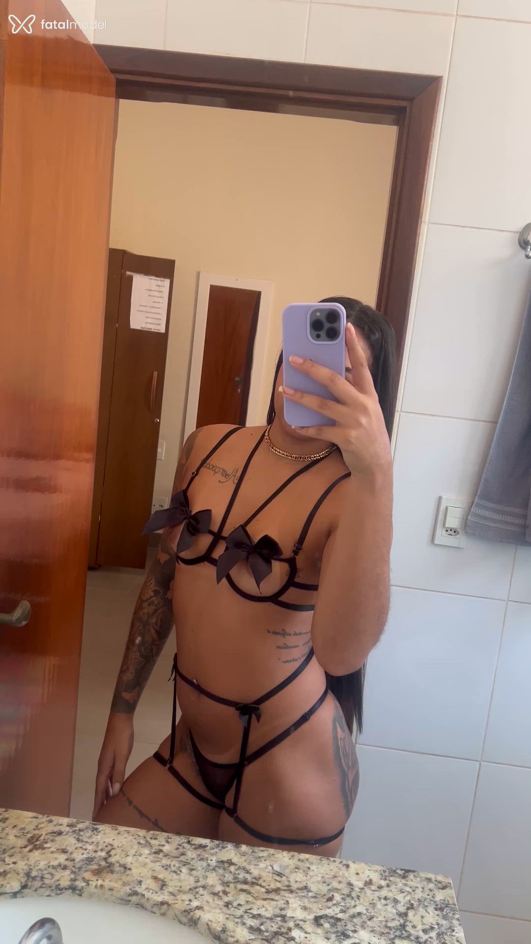 Acompanhante mulher com cabelo castanho de olhos castanhos - Larissa Emanoelly