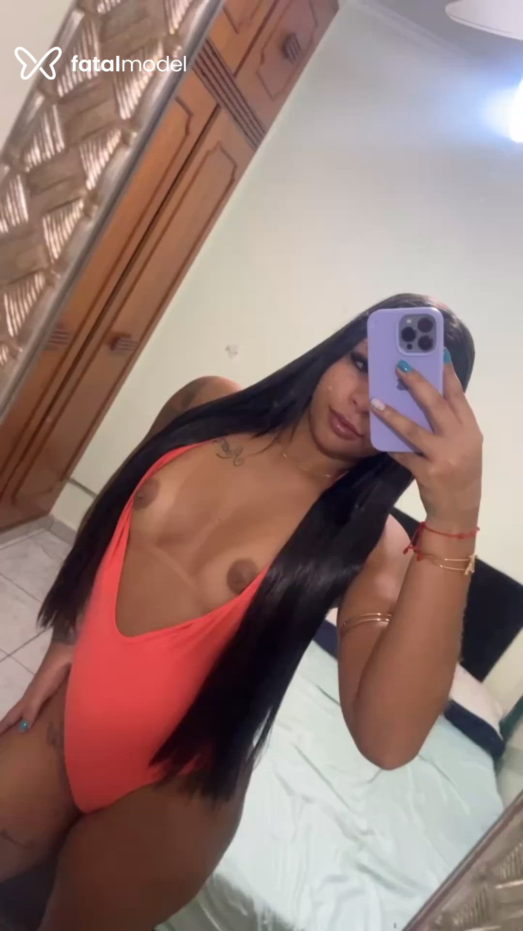 Acompanhante mulher com cabelo castanho de olhos castanhos - Larissa Emanoelly