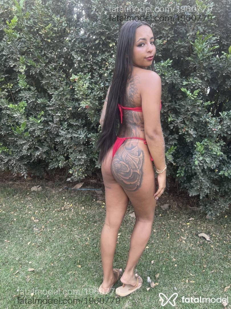 Acompanhante mulher com cabelo castanho de olhos castanhos - Larissa Emanoelly