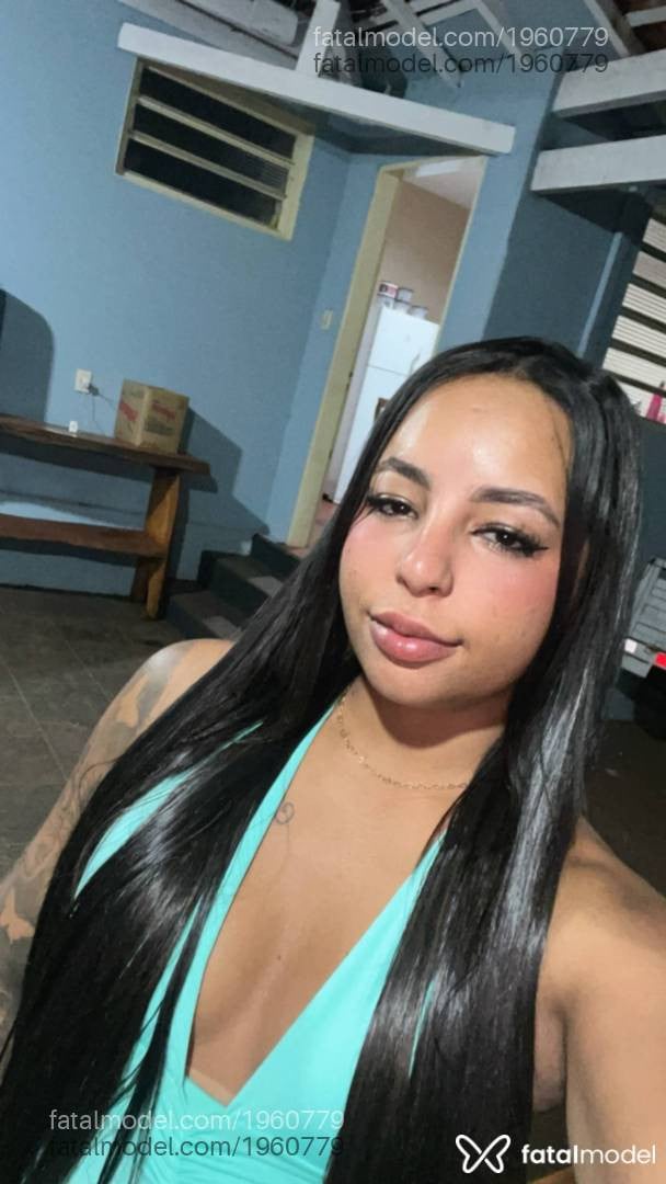 Acompanhante mulher com cabelo castanho de olhos castanhos - Larissa Emanoelly