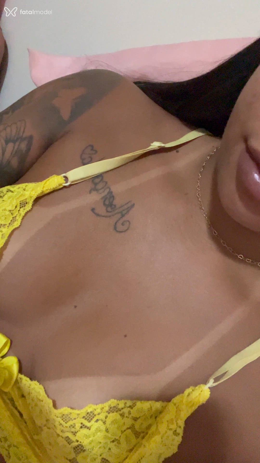 Acompanhante mulher com cabelo castanho de olhos castanhos - Larissa Emanoelly