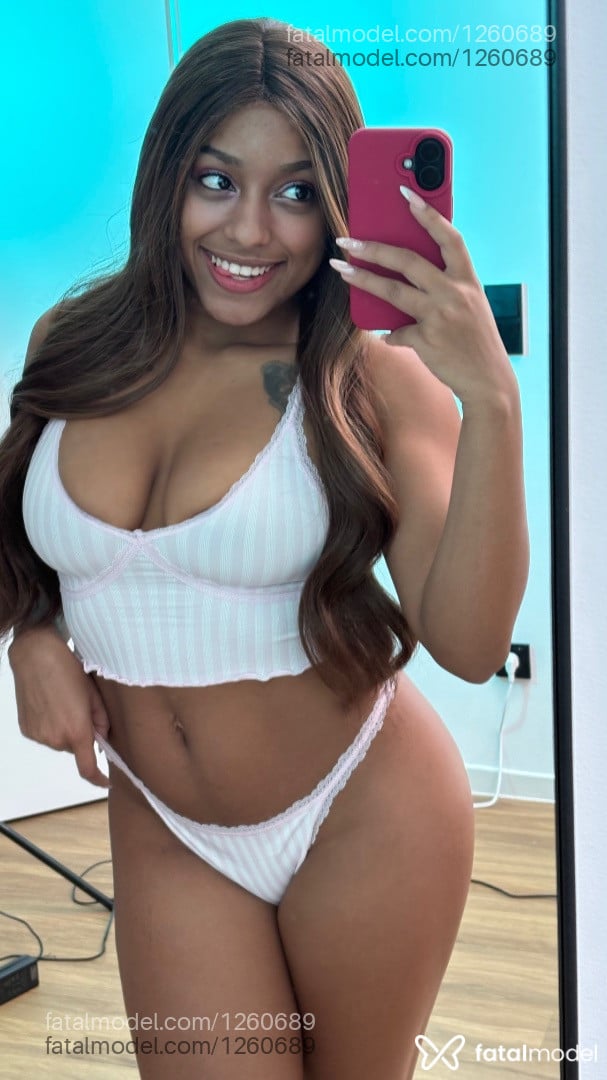 Acompanhante mulher com cabelo castanho de olhos castanhos em São Paulo - Vicky Menage