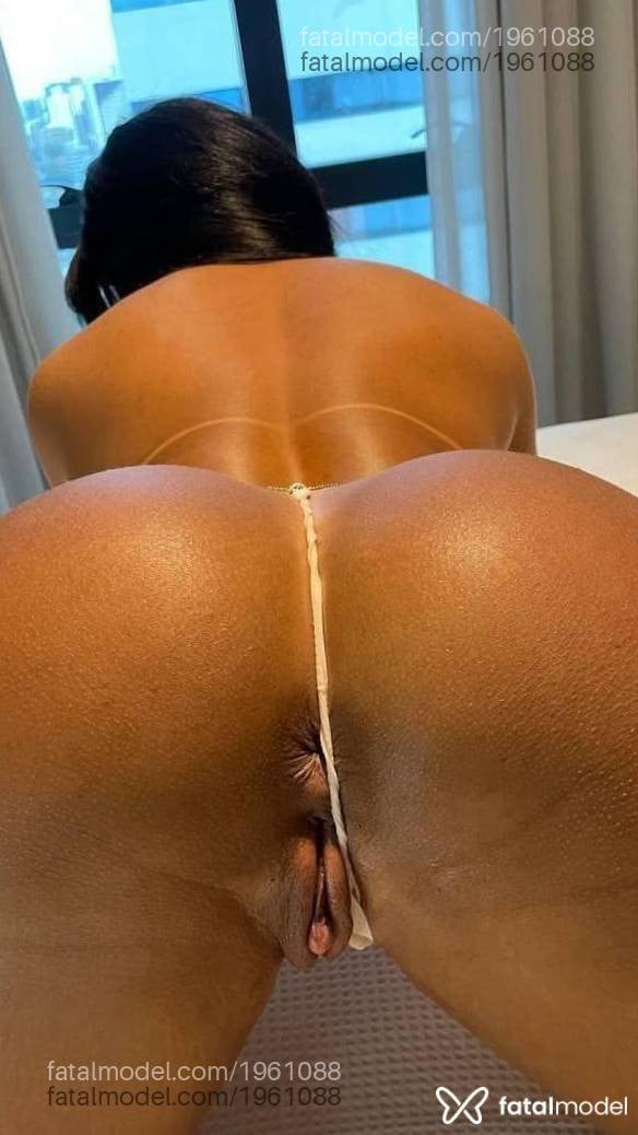 Acompanhante mulher morena (o) de olhos pretos - Bruninha