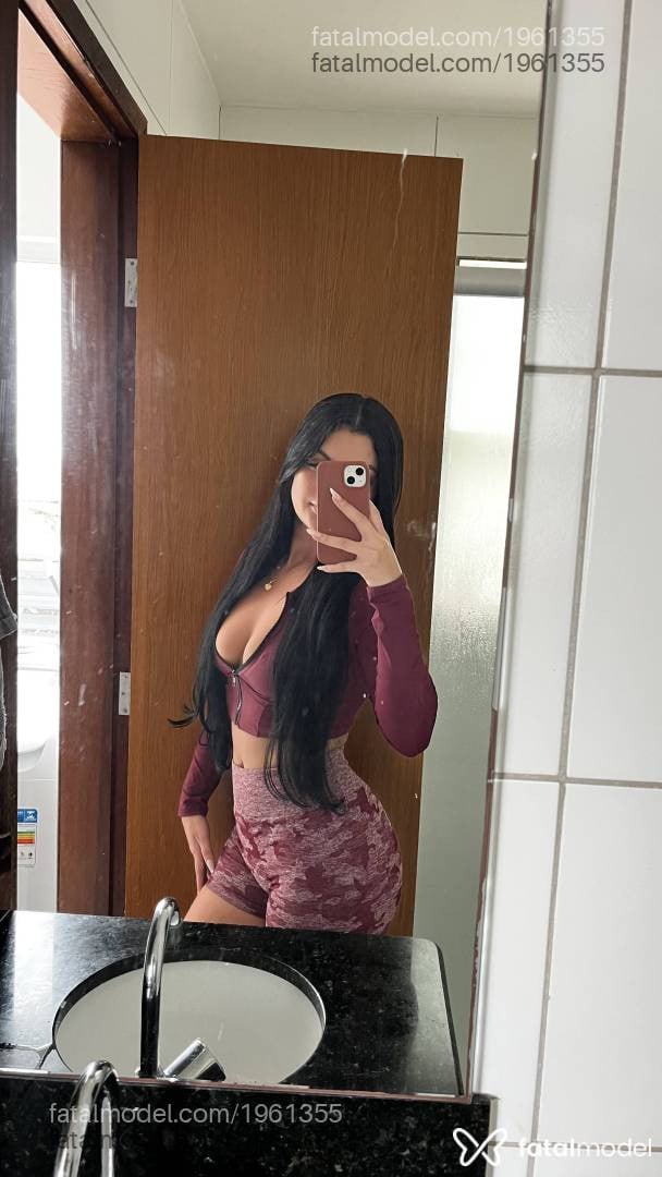 Acompanhante mulher morena (o) de olhos castanhos - Lara Bittencourt