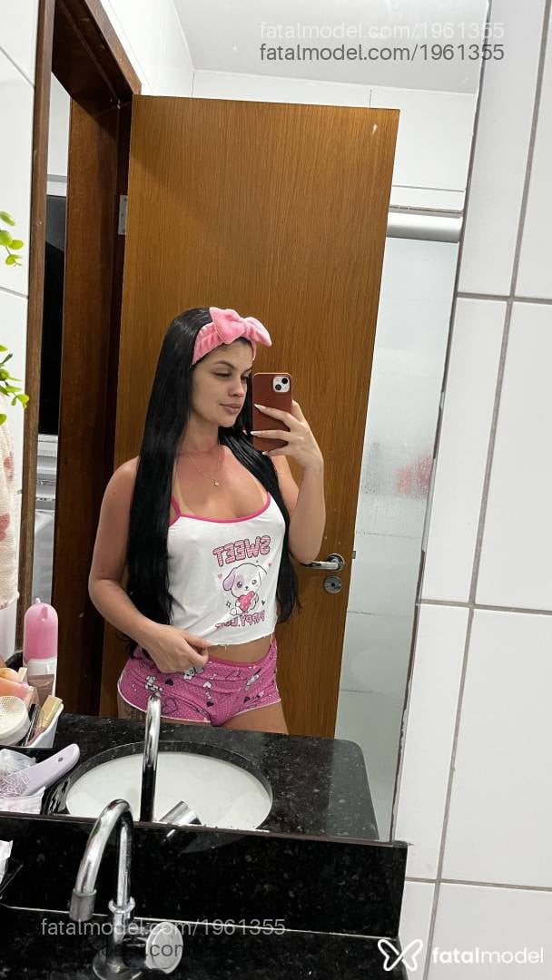Acompanhante mulher morena (o) de olhos castanhos - Lara Bittencourt
