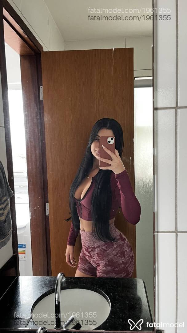 Acompanhante mulher morena (o) de olhos castanhos - Lara Bittencourt