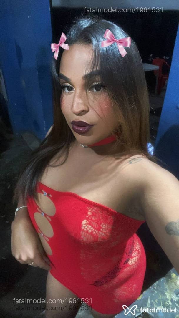 Acompanhante mulher trans morena (o) de olhos pretos - Melissa