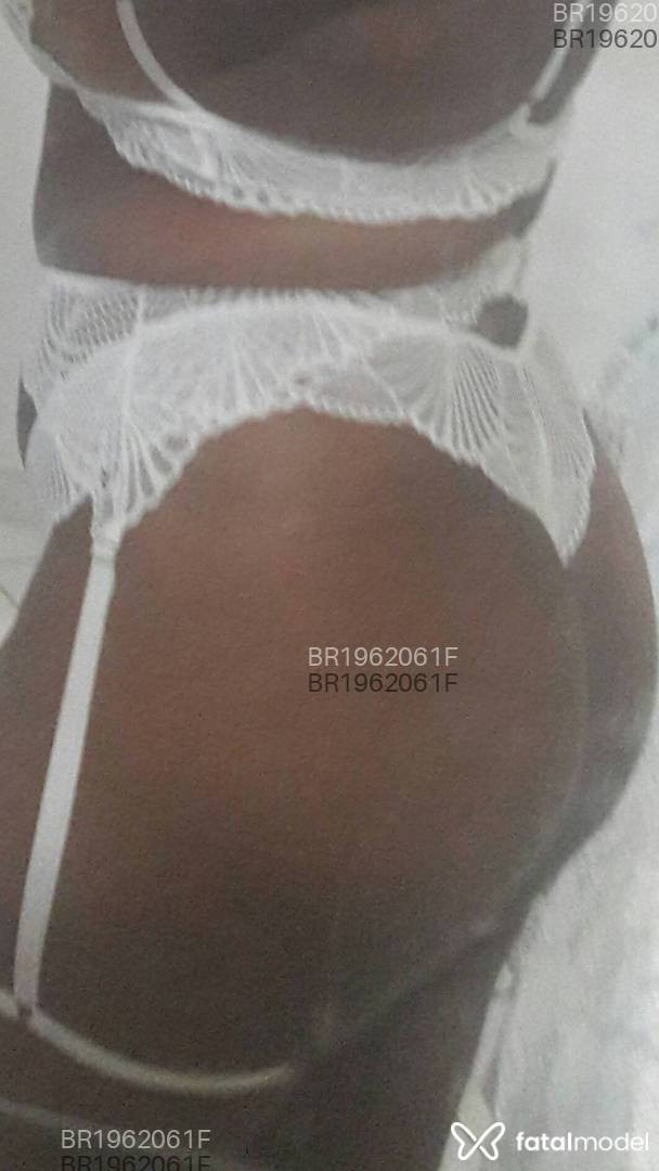 Acompanhante mulher morena (o) de olhos pretos em Colatina Acompanhante mulher morena (o) de olhos pretos em Colatina - Juu Alves