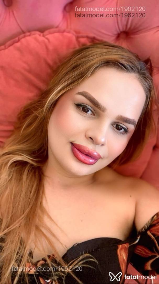 Acompanhante mulher trans loira (o) de olhos mel - Bella