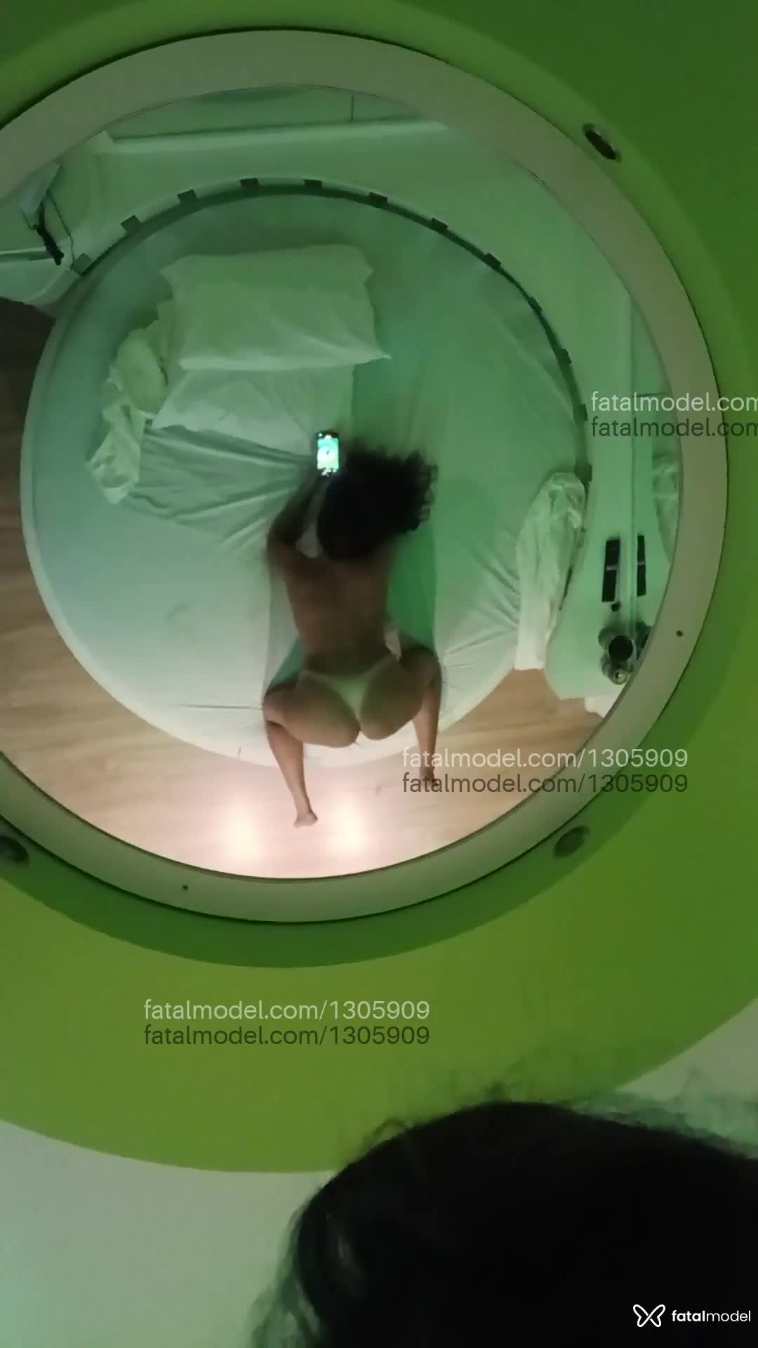 Acompanhante mulher com cabelo castanho de olhos mel em Gramado - Amora Squirrt