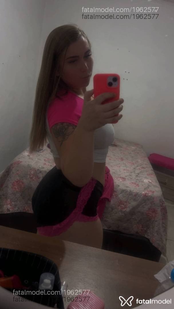 Acompanhante mulher loira (o) de olhos verdes - Júlia