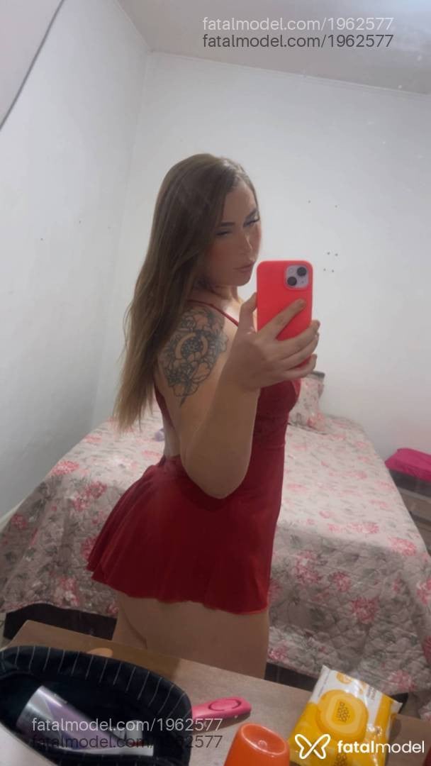 Acompanhante mulher loira (o) de olhos verdes - Júlia