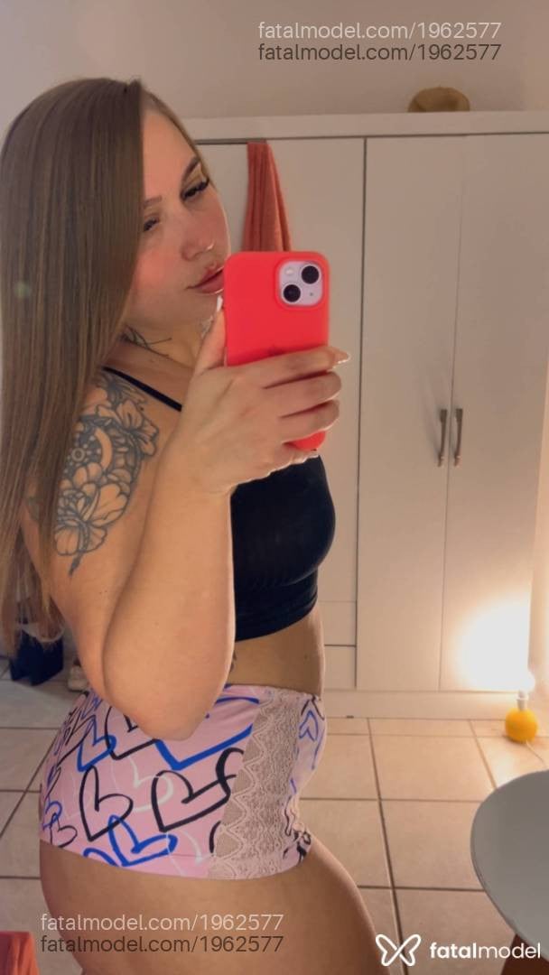Acompanhante mulher loira (o) de olhos verdes - Júlia