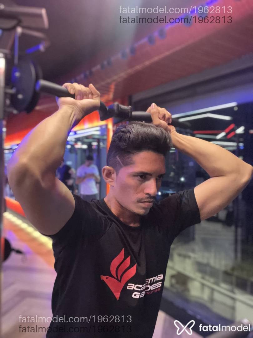 Acompanhante homem com cabelo castanho de olhos castanhos em Fortaleza - Bryan Urack