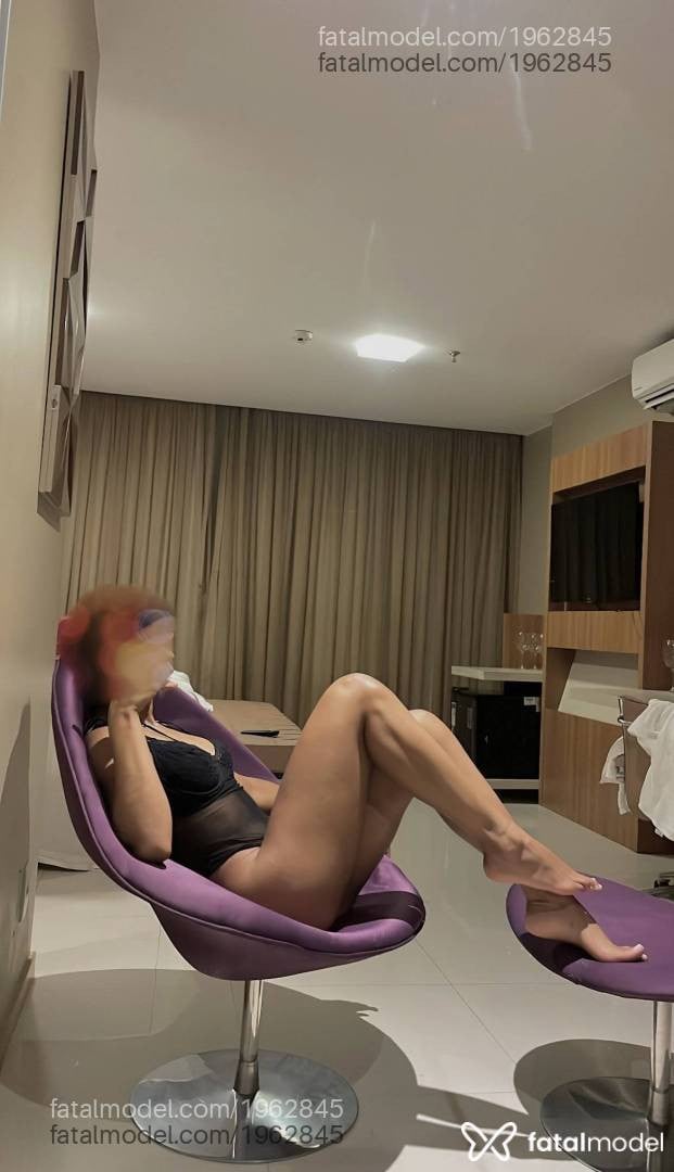 Acompanhante mulher ruiva (o) de olhos pretos - Maisa