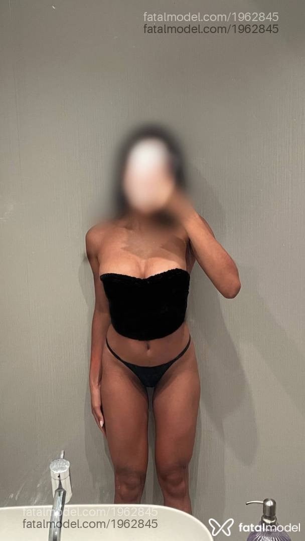 Acompanhante mulher ruiva (o) de olhos pretos - Maisa