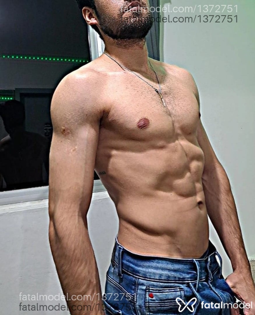 Acompanhante homem com cabelo castanho de olhos verdes em Lajeado Acompanhante homem com cabelo castanho de olhos verdes em Lajeado - Douglas