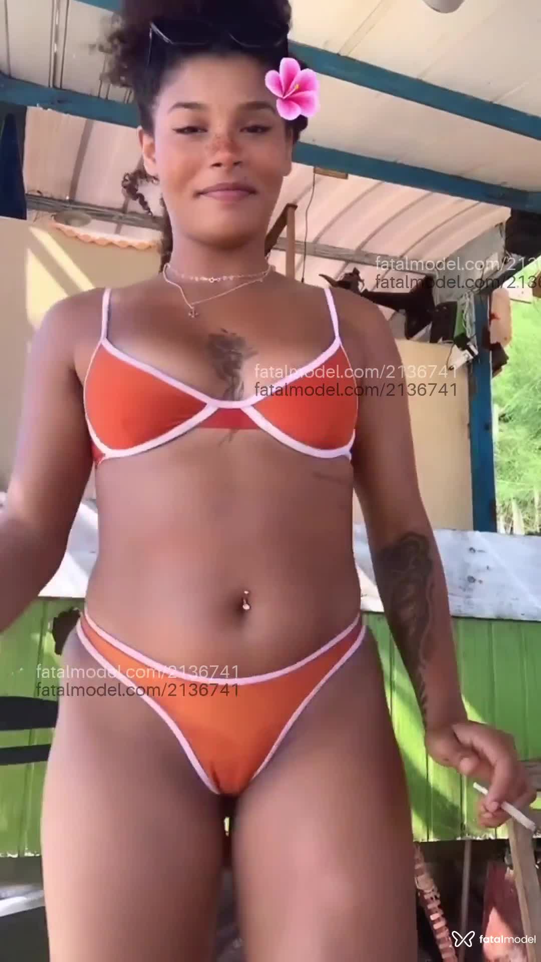 Acompanhante mulher com cabelo castanho de olhos castanhos em Fortaleza - Jennifer