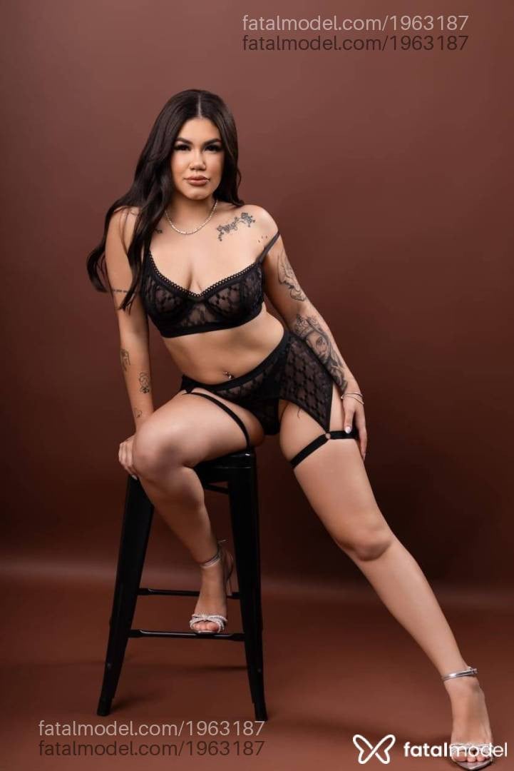 Acompanhante mulher com cabelo castanho de olhos castanhos - Anna Lua
