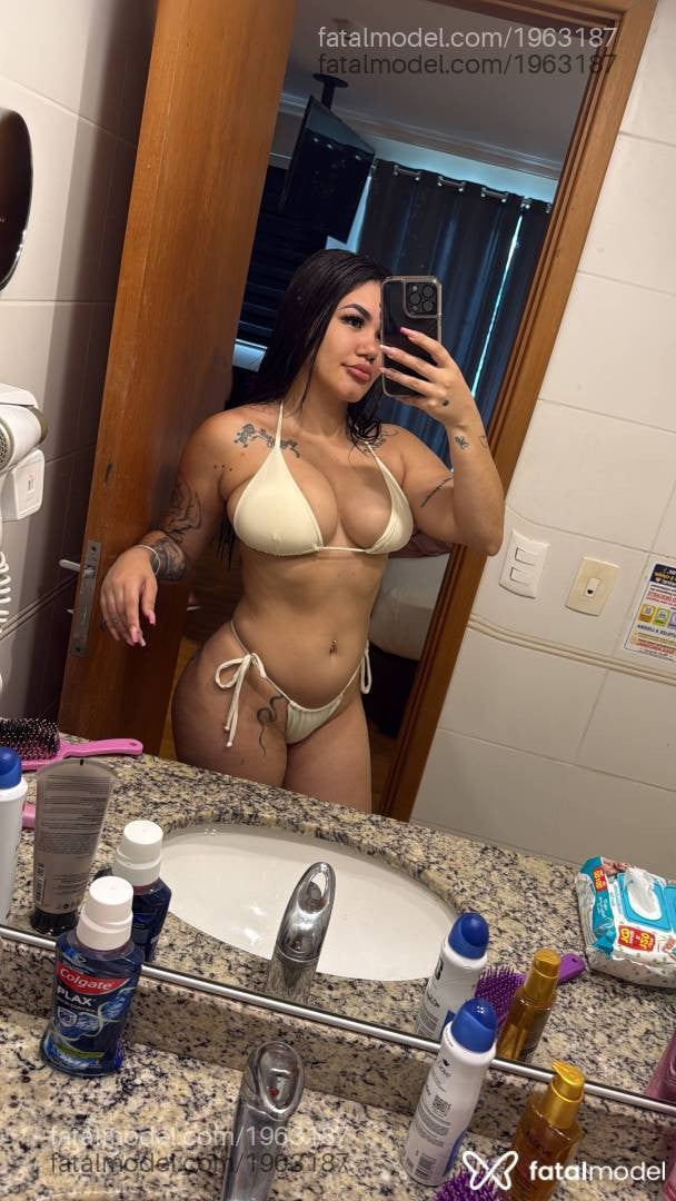Acompanhante mulher com cabelo castanho de olhos castanhos - Anna Lua