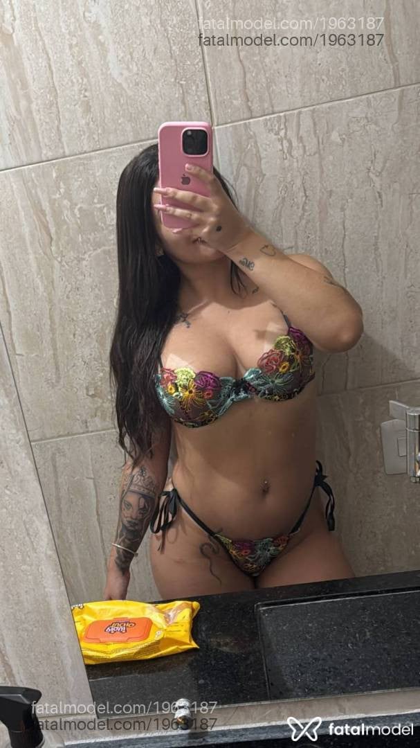Acompanhante mulher com cabelo castanho de olhos castanhos - Anna Lua