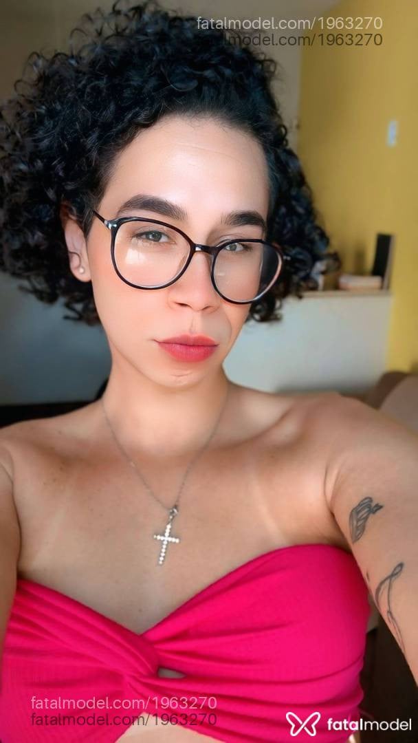 Acompanhante mulher trans com cabelo castanho de olhos castanhos em Itapecerica da Serra - Ivy Calixto