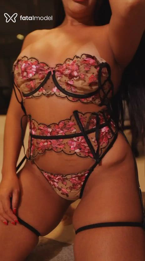 Acompanhante mulher morena (o) de olhos castanhos - Mariah Ferrari