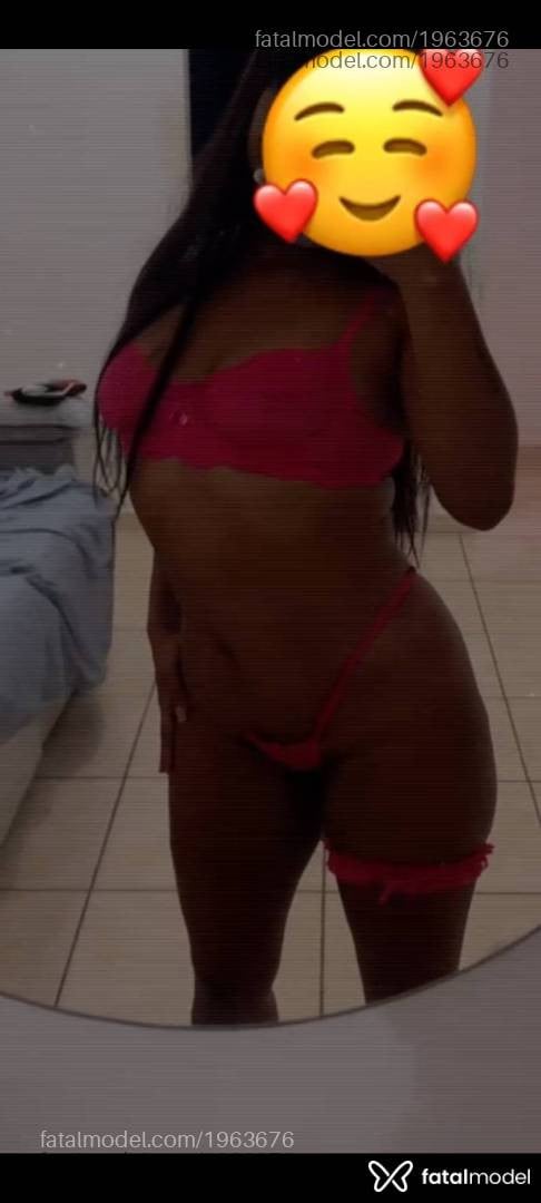 Acompanhante mulher com cabelo castanho de olhos castanhos - Renata
