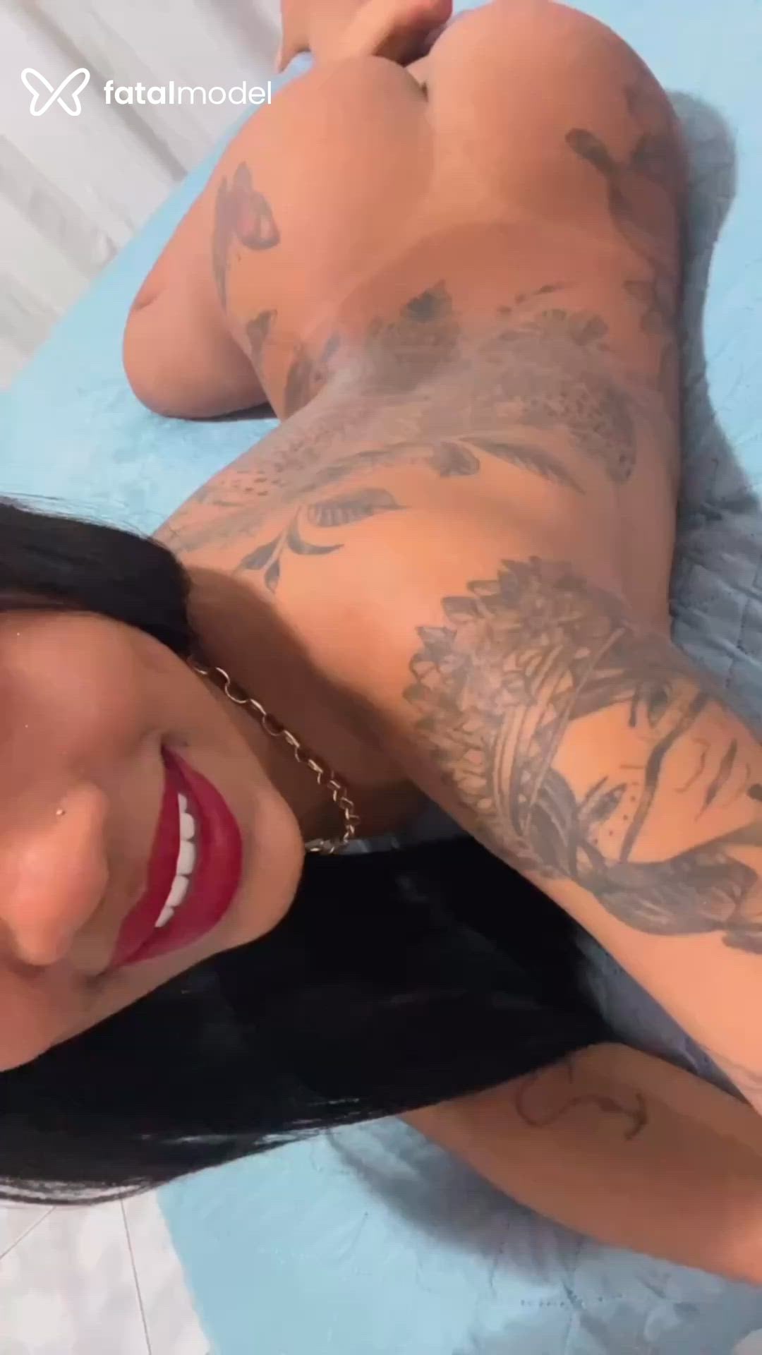 Acompanhante mulher morena (o) de olhos pretos - Júlia Monet