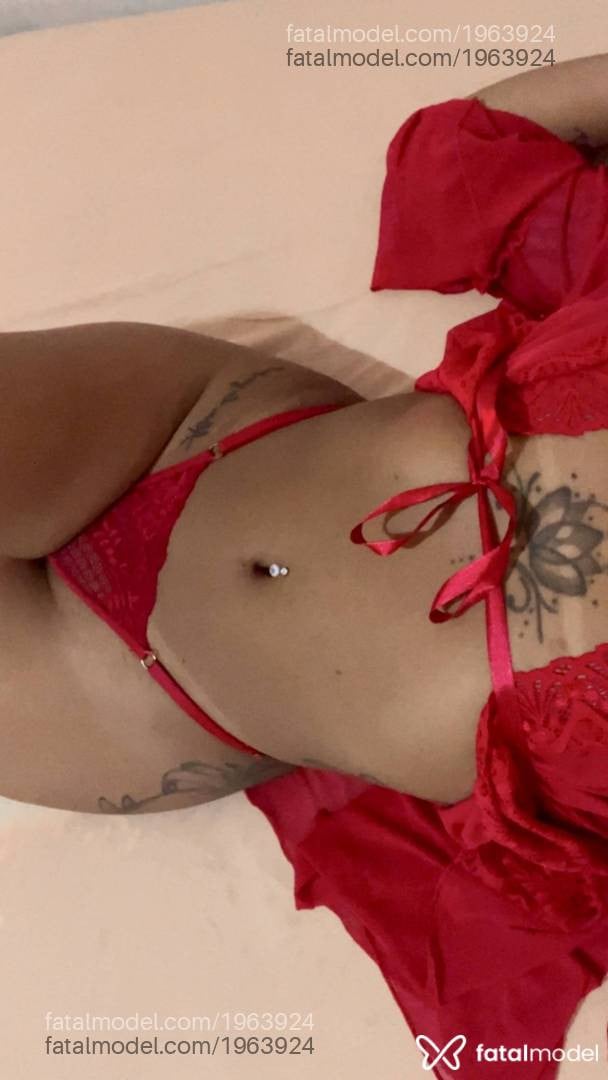 Acompanhante mulher morena (o) de olhos pretos - Júlia Monet