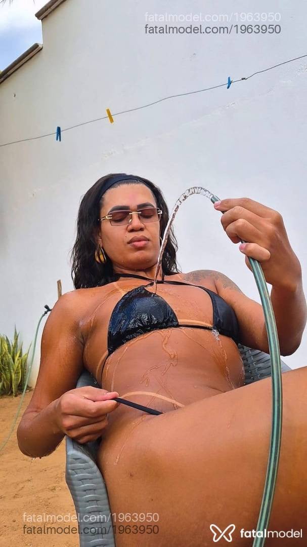 Acompanhante mulher trans com cabelo castanho de olhos castanhos - Paola Suellen