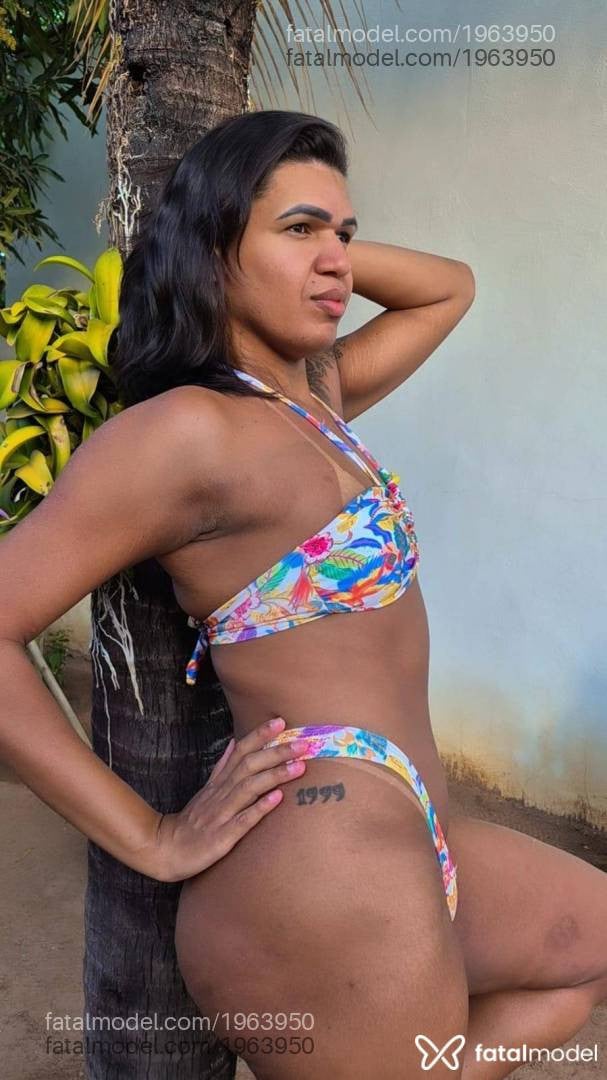 Acompanhante mulher trans com cabelo castanho de olhos castanhos - Paola Suellen
