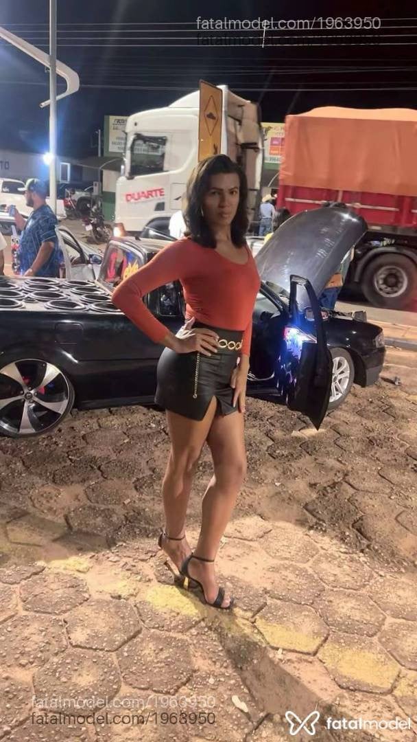 Acompanhante mulher trans com cabelo castanho de olhos castanhos - Paola Suellen
