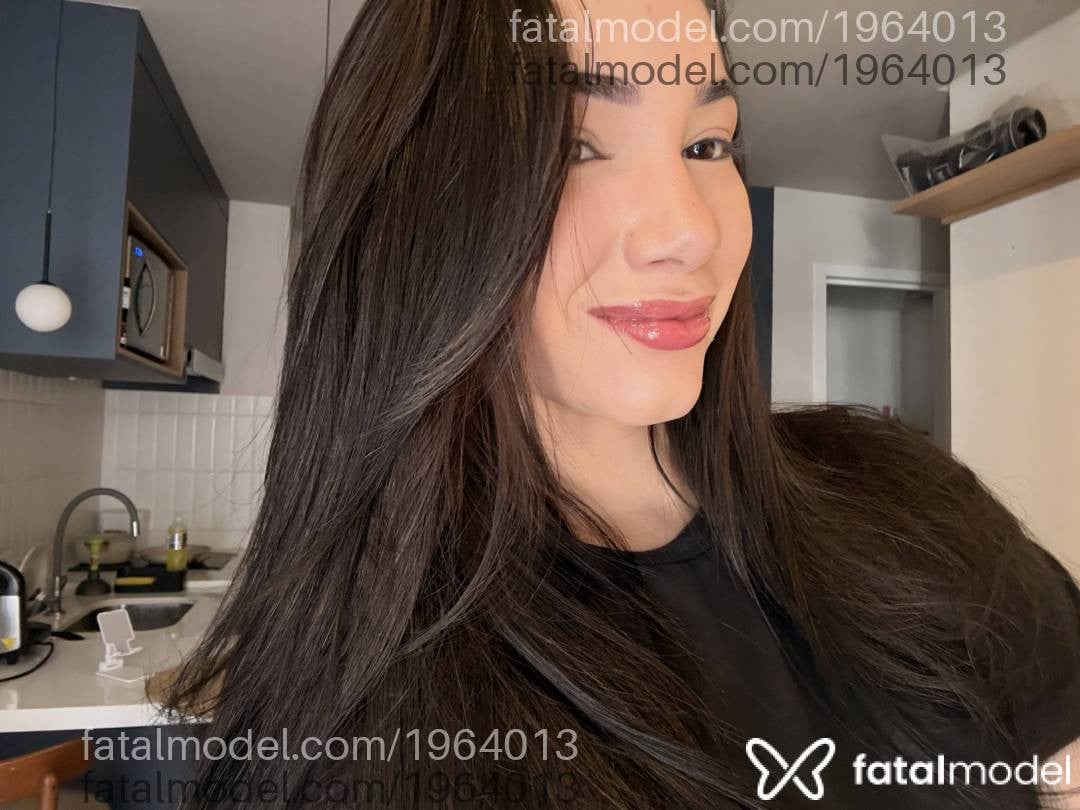 Acompanhante mulher morena (o) de olhos castanhos - Julia