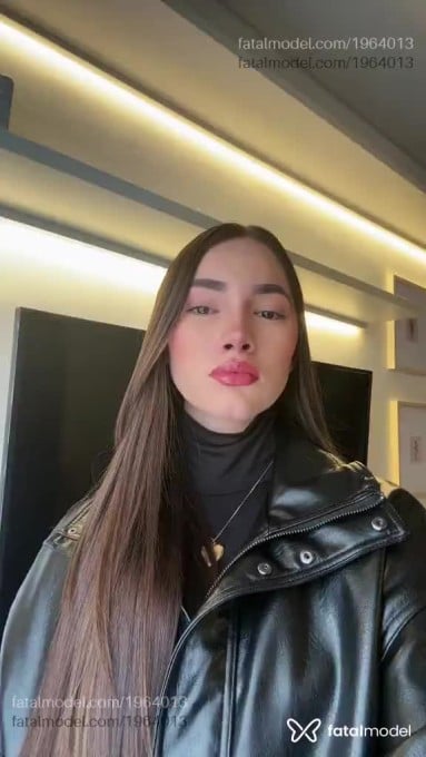 Acompanhante mulher morena (o) de olhos castanhos em São Paulo Acompanhante mulher morena (o) de olhos castanhos em São Paulo - Julia