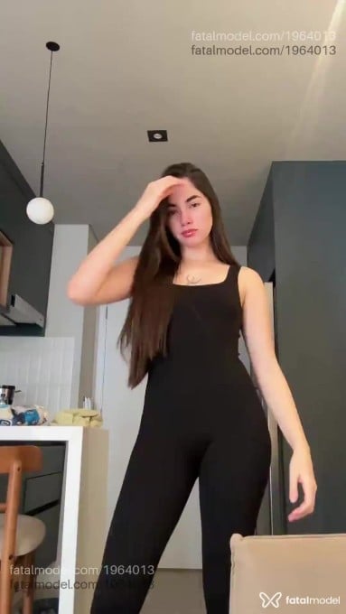 Acompanhante mulher morena (o) de olhos castanhos - Julia Acompanhante mulher morena (o) de olhos castanhos - Julia