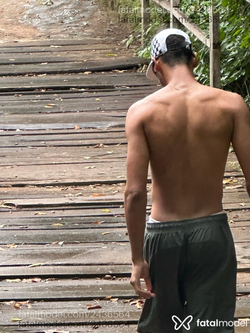 Acompanhante homem com cabelo castanho de olhos castanhos em Brasília - Felipe