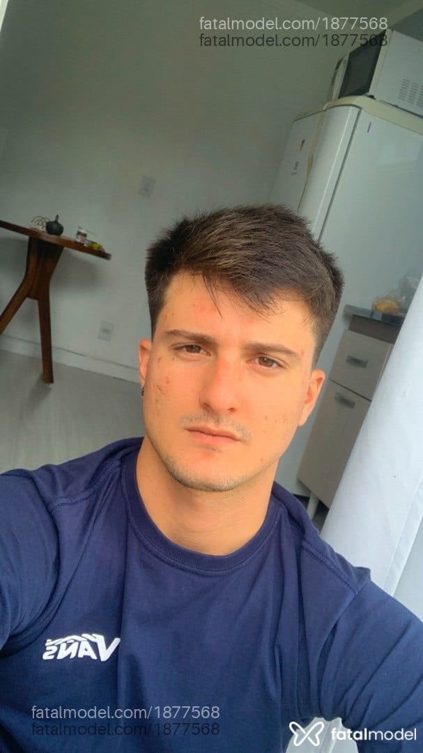 Acompanhante homem com cabelo castanho de olhos mel em Florianópolis - Brayan