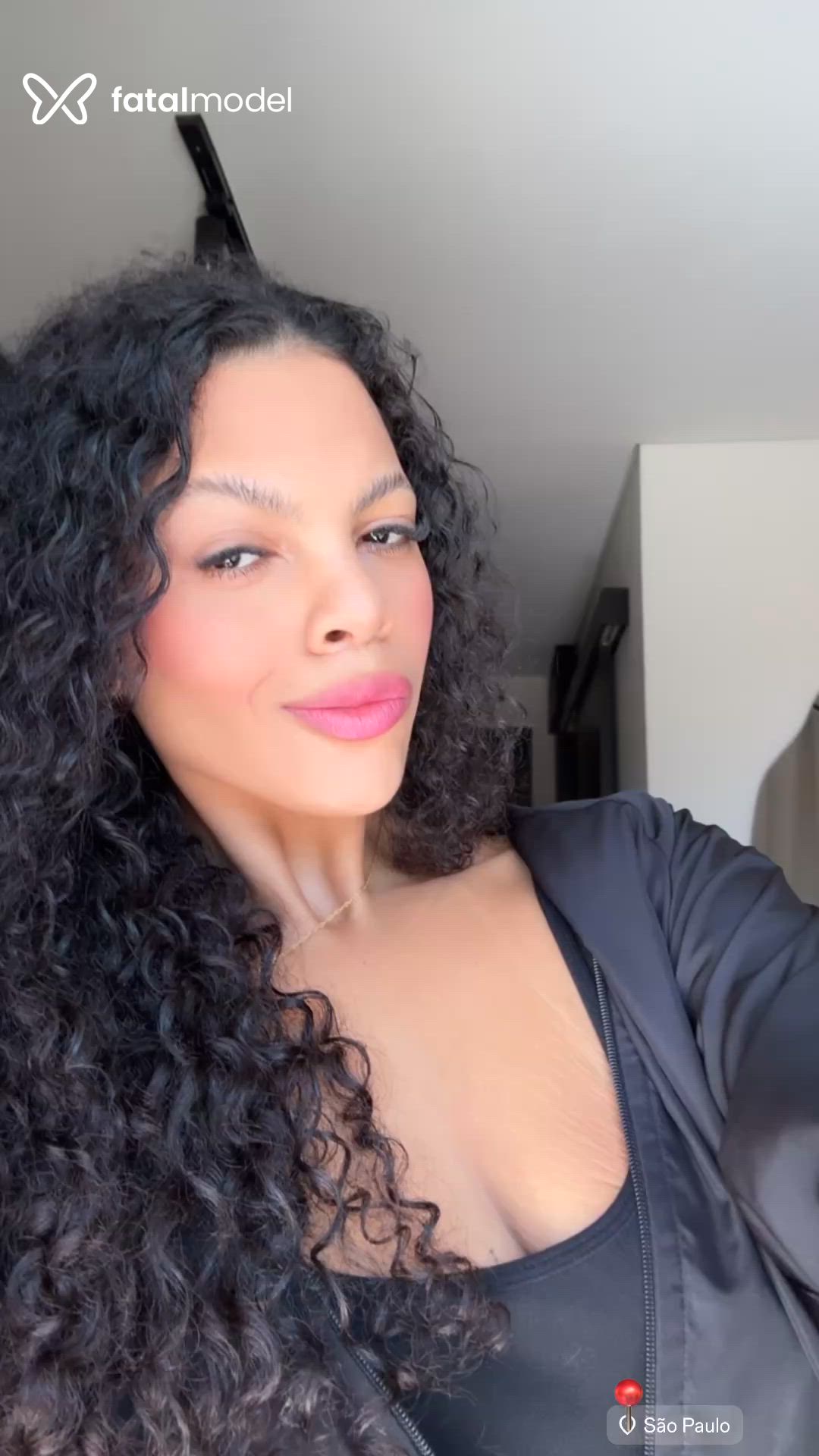Acompanhante mulher morena (o) de olhos castanhos em São Paulo Acompanhante mulher morena (o) de olhos castanhos em São Paulo - Sarah Castro
