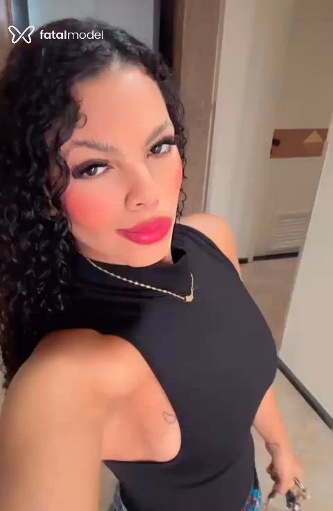 Acompanhante mulher morena (o) de olhos castanhos em São Paulo Acompanhante mulher morena (o) de olhos castanhos em São Paulo - Sarah Castro